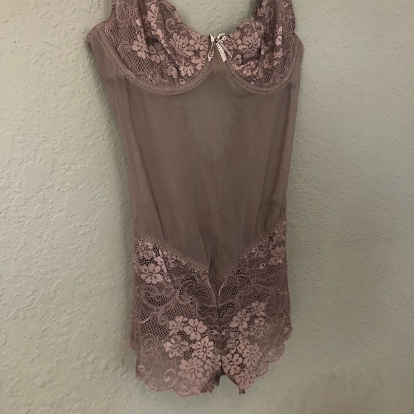 Lingerie - Picture 4 of 4